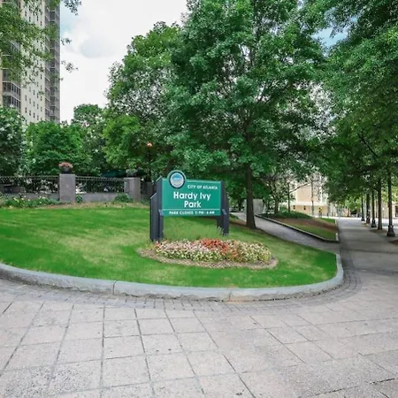 High Rise Downtown Condo With Skyline View